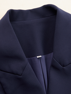 "Sasha | Elegantes Blazer-Midikleid" could be rewritten as "Sasha | Stilvolles Blazer-Midikleid".