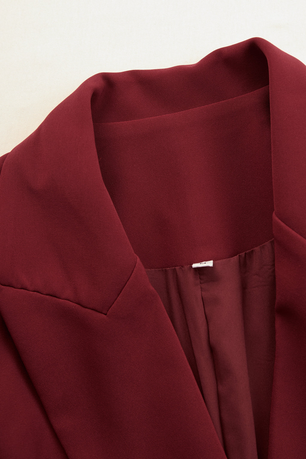 "Sasha | Elegantes Blazer-Midikleid" could be rewritten as "Sasha | Stilvolles Blazer-Midikleid".