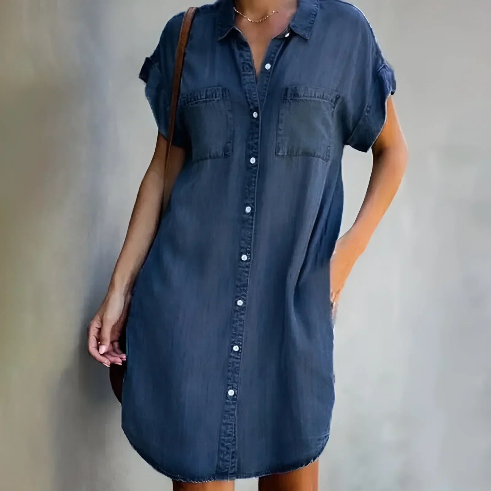 Andrea | Lässiges Hemdkleid mit Knopfdetails